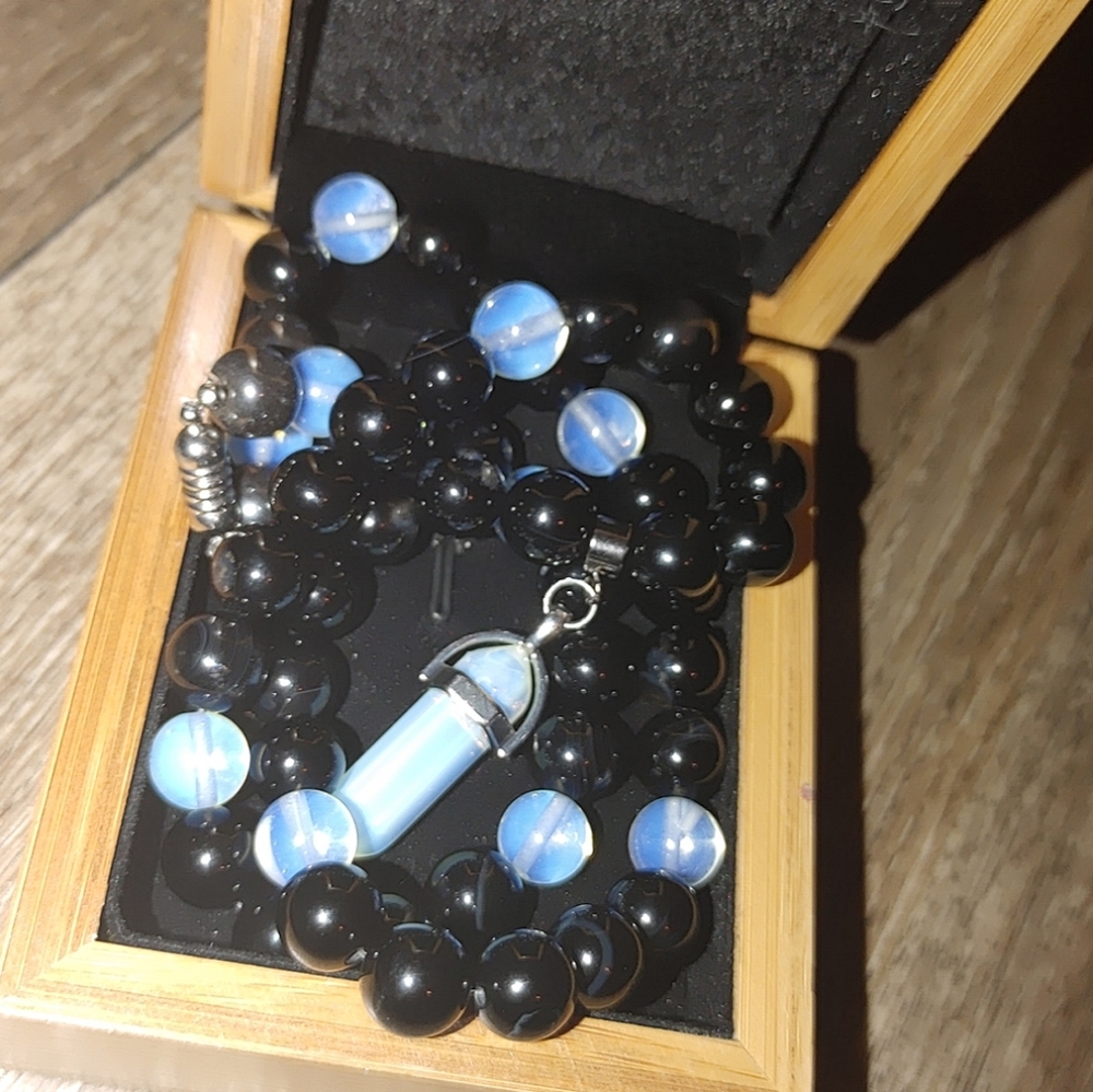 Opal/Onyx Beads Opal Crystal Charm Magnet Necklace